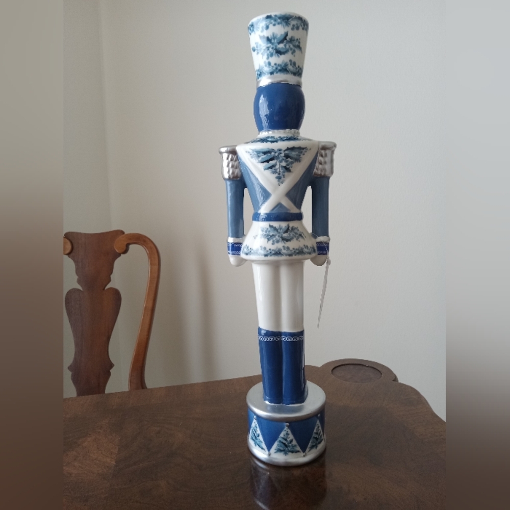 Merry and Bright Collection Chinoiserie Ceramic Large Nutcracker - Picture 9 of 13